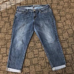 Women’s GAP Cuffed Blue Jeans-Size 16